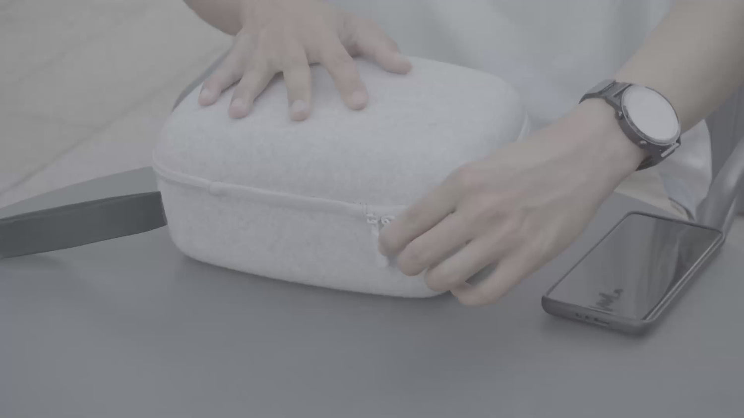 ZyberVR Hard Shell Felt Carrying Case for Quest 2